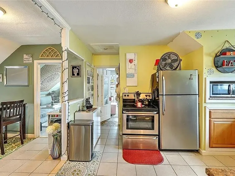 8-10 Sanford Ave #3 — Photo 3