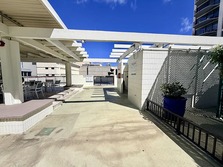 225 Queen St #14B — Photo 18