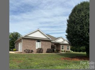 317 Thistle Ln, Statesville, NC 28625