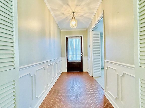 2nd image of 609 Woodvale Ave