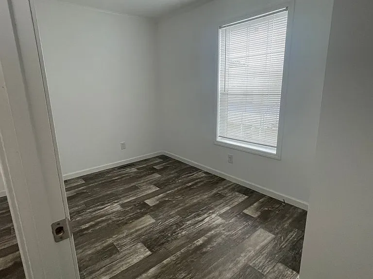 1405 Front Royal Pike — Photo 3