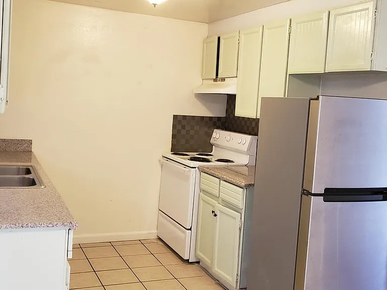 748 E Swain Rd — Photo 3