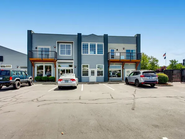 33555 E Columbia Ave #202, Scappoose, OR 97056