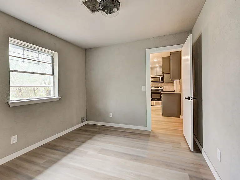 320 NW 86th St — Photo 10