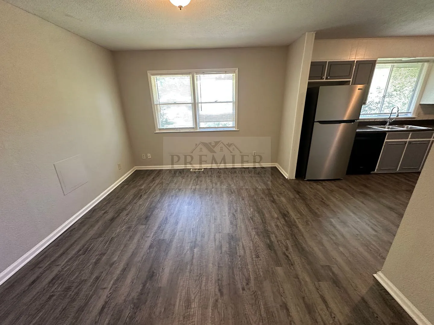 4 bd/1.5 ba house Rent $1550 -11808 Smalley Ave, Kansas City, MO 64134 — Photo 4