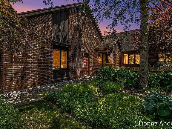 2nd image of 3146 E Gatehouse Dr SE