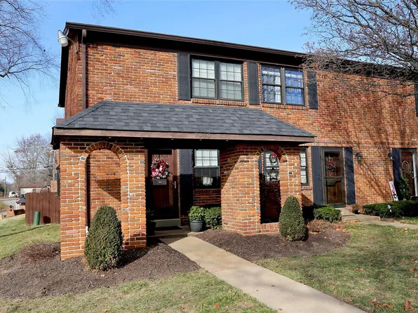 7979 Royal Arms Ct, Saint Louis, MO 63123