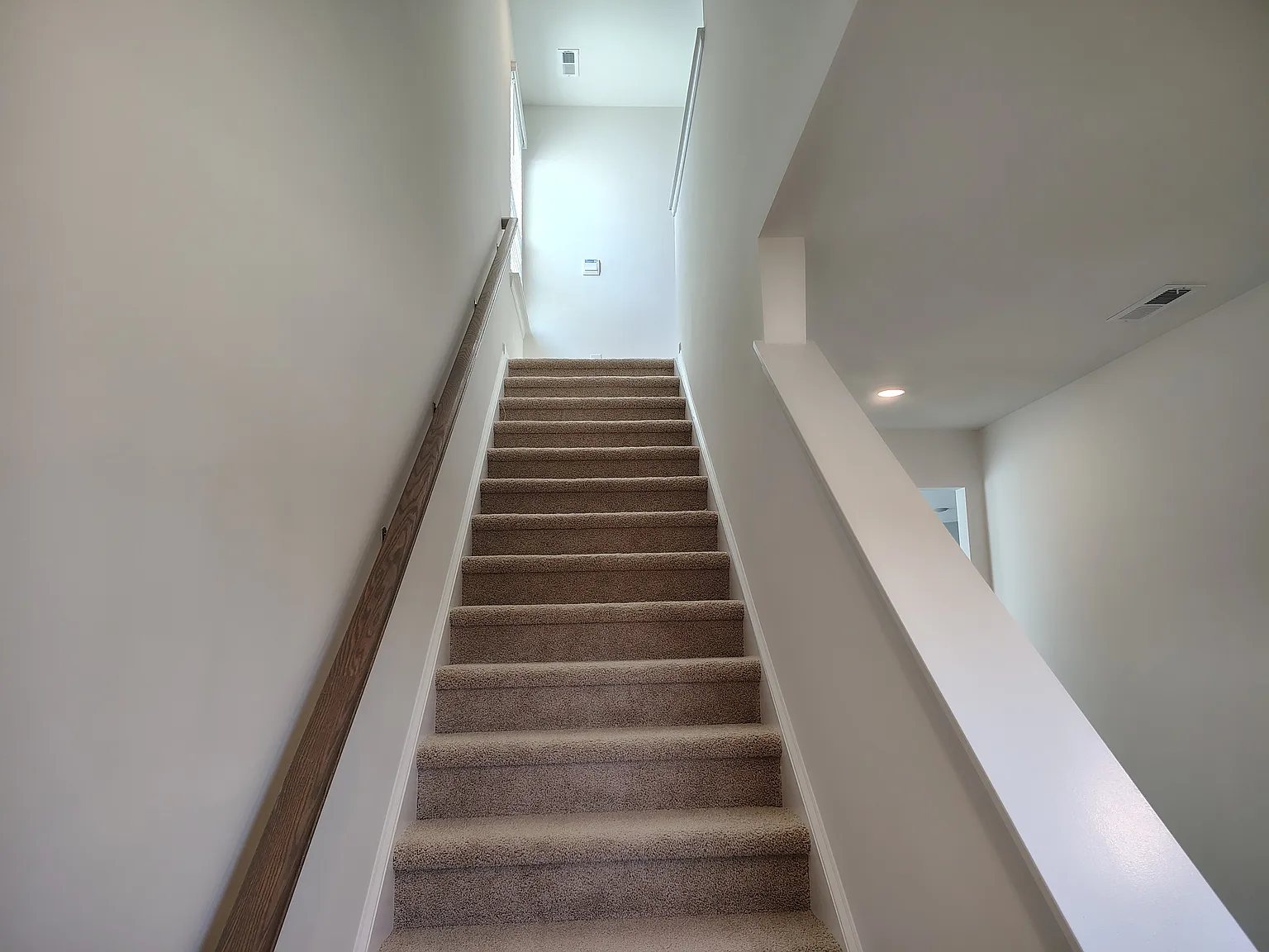5 bed, 2.5 bath, 2368 sqft, $2,399 — Photo 2