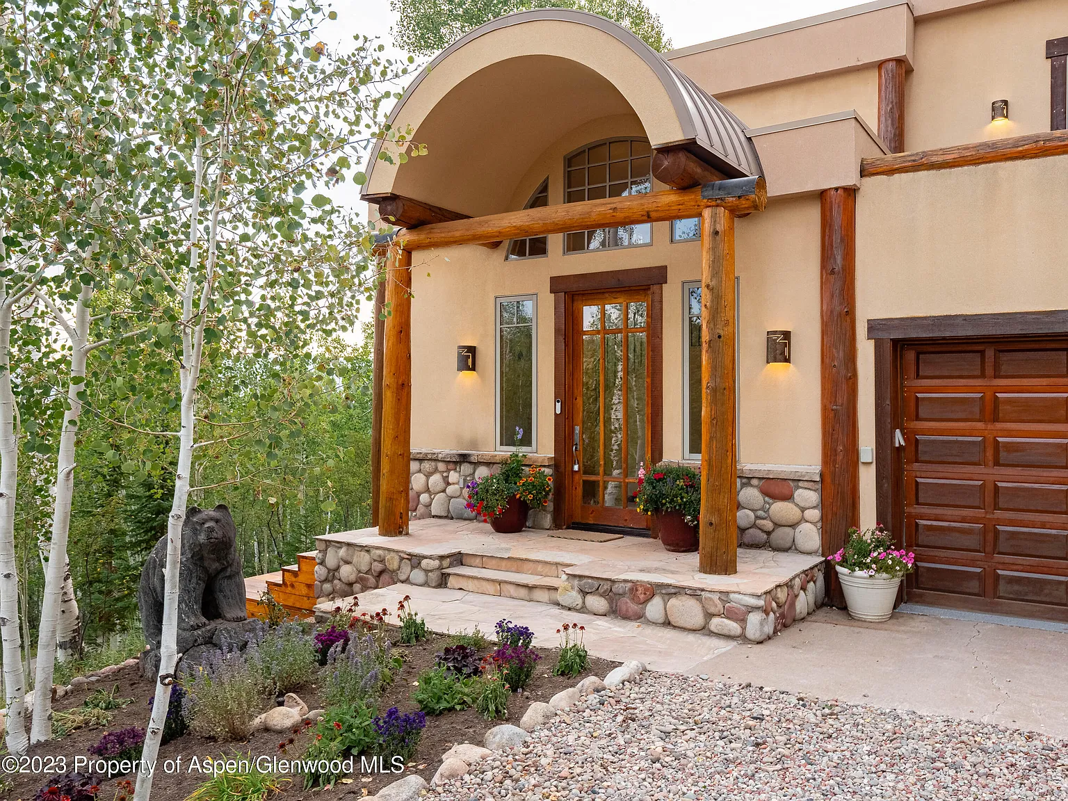 4 bed, 4.5 bath, 4414 sqft, $40,000 — Photo 2