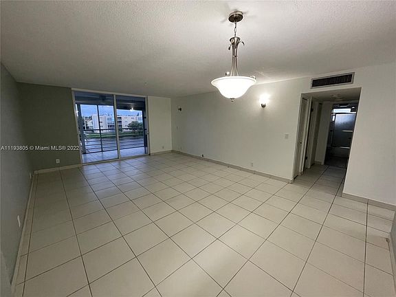4th image of 424 SE 10th St APT 407