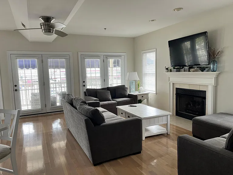 1224 Ocean Ave #2 — Photo 3