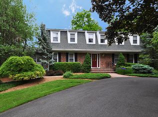 73 Cider Hl, Upper Saddle River, NJ 07458