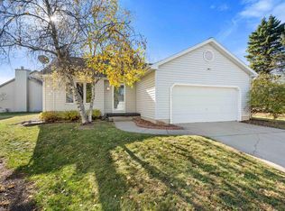 862 Sky Ridge Dr, Madison, WI 53719