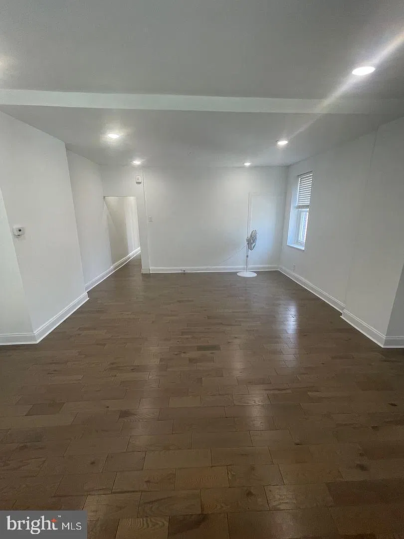 2501 E Somerset St — Photo 4
