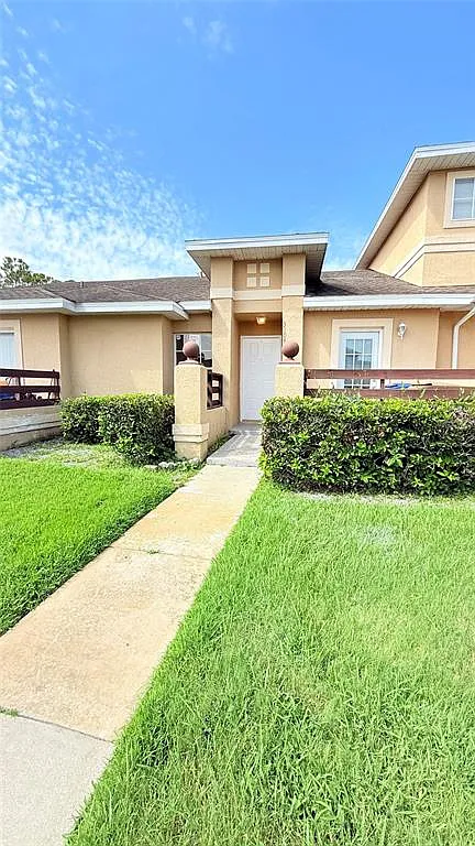 2 bed, 2.0 bath, 902 sqft, $1,800 — Photo 2