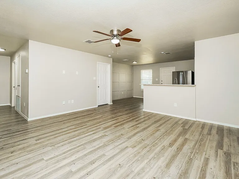 3215 Pedernales Dr — Photo 5