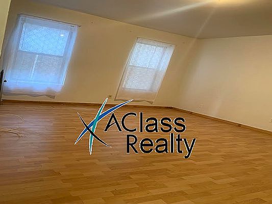 4th image of 160-09 Sanford Ave #4