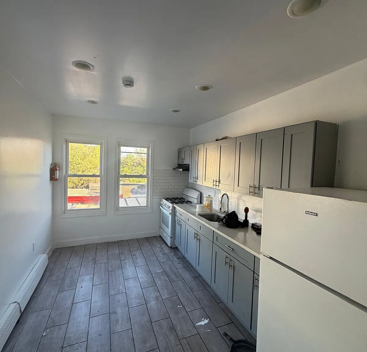3 bed, 1200 sqft, $2,150 — Photo 3