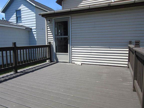 4th image of 219 Schoolcraft Ave