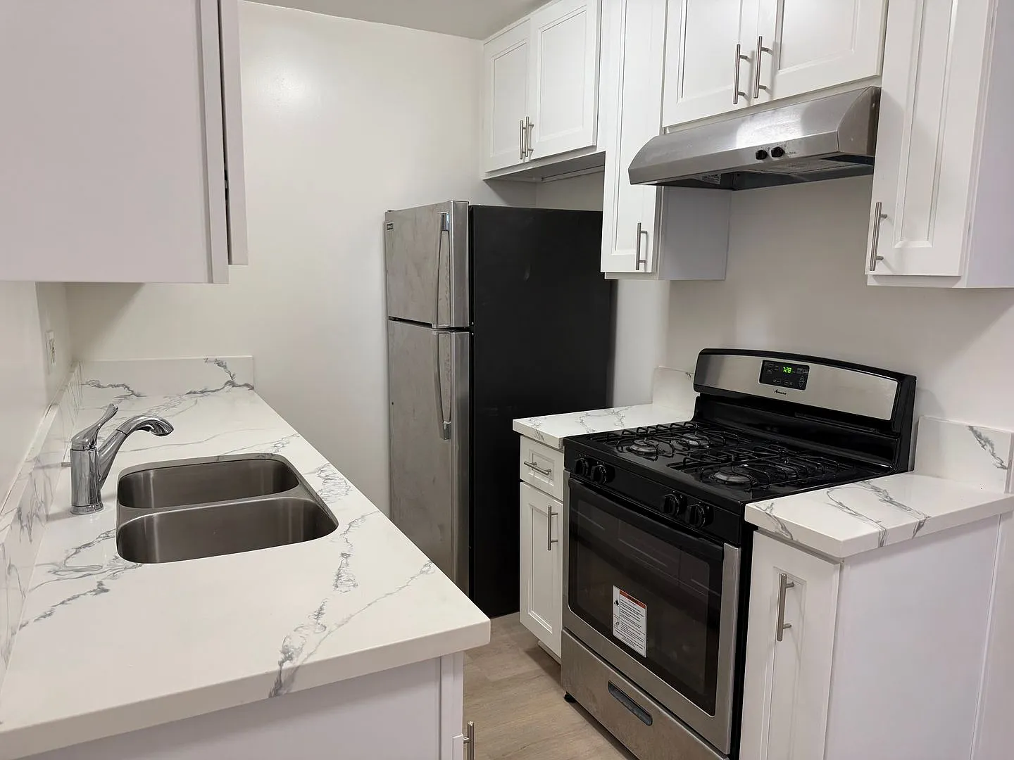 2717 Vanderbilt — Photo 1