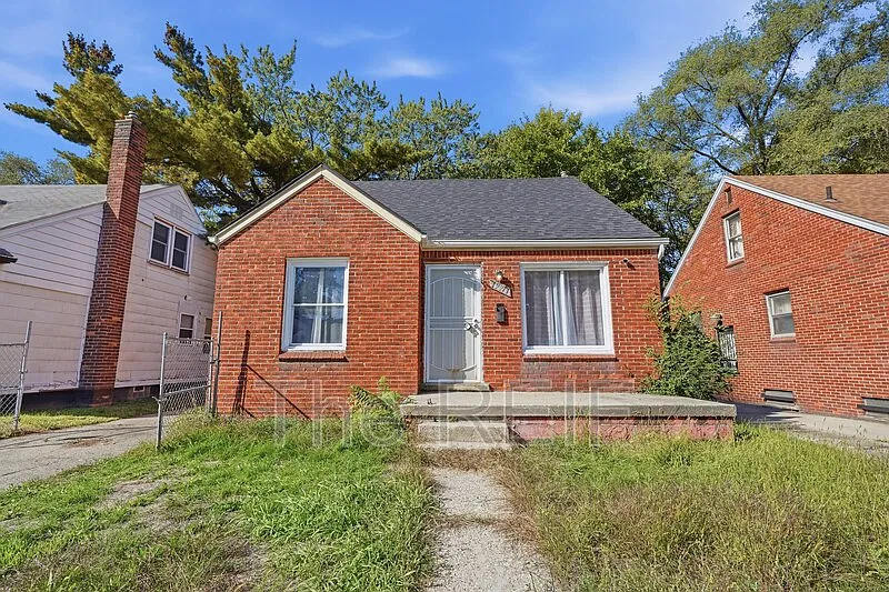 3 bed, 1.0 bath, 955 sqft, $1,300 — Photo 3