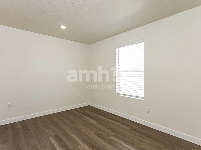 1384 W Mahogany St — Photo 12