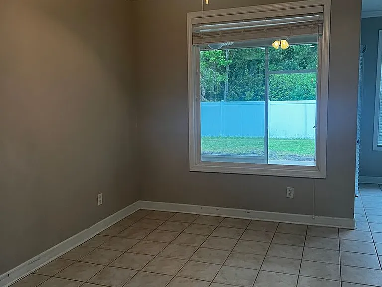 115 Renee Dr — Photo 10