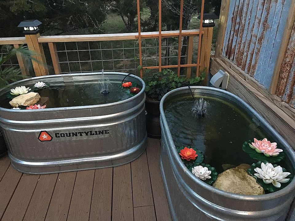 Lower deck water feautures