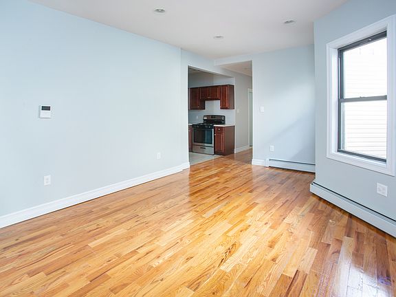 5th image of 1383 Clay Ave #3A
