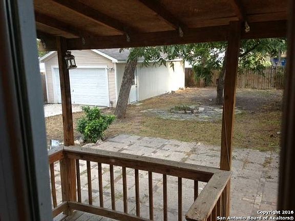 2nd image of 1810 W Gramercy Pl