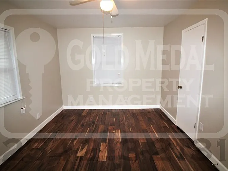 1208 E Avenue H — Photo 13