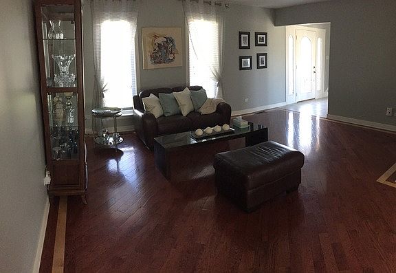 4th image of 20W395 Westminster Dr