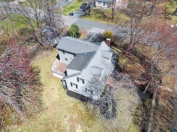 4th image of 1 Phyllis Rd