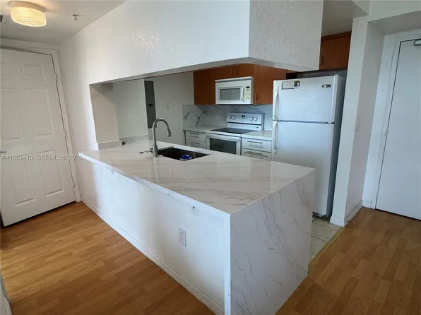 816 NW 11th St, Miami, FL