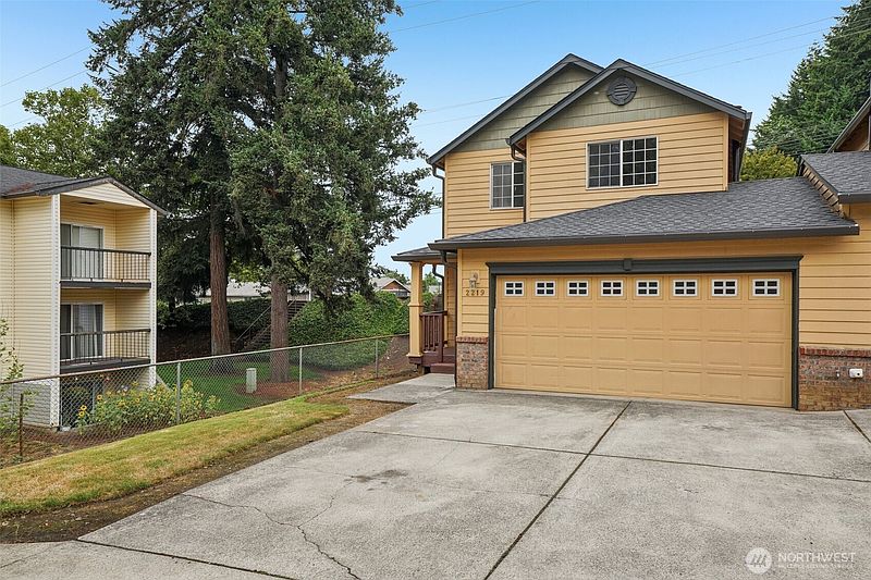 3rd image of 2219 NE 137th Court