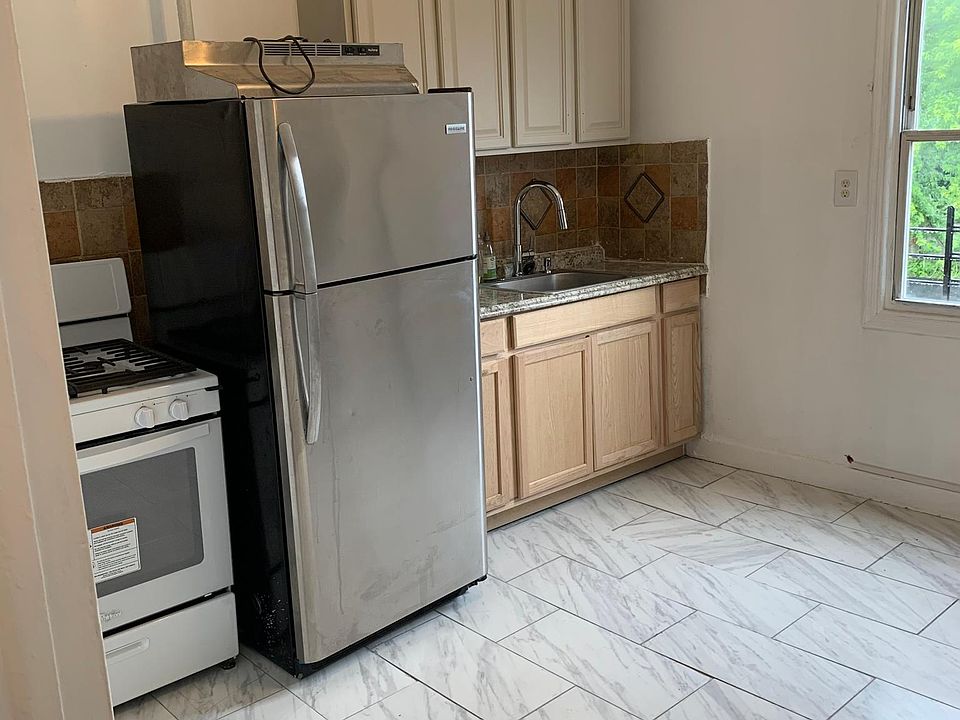1st image of 122 Badger Ave #2
