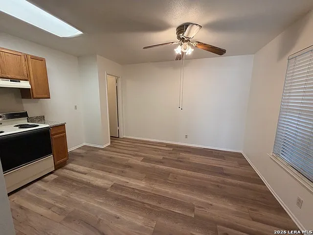 7643 Chatsworth — Photo 7