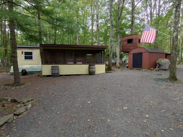 146 Clubhouse Dr, Shohola, PA 18458