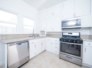 5225 De Longpre Ave, Los Angeles, CA 90027