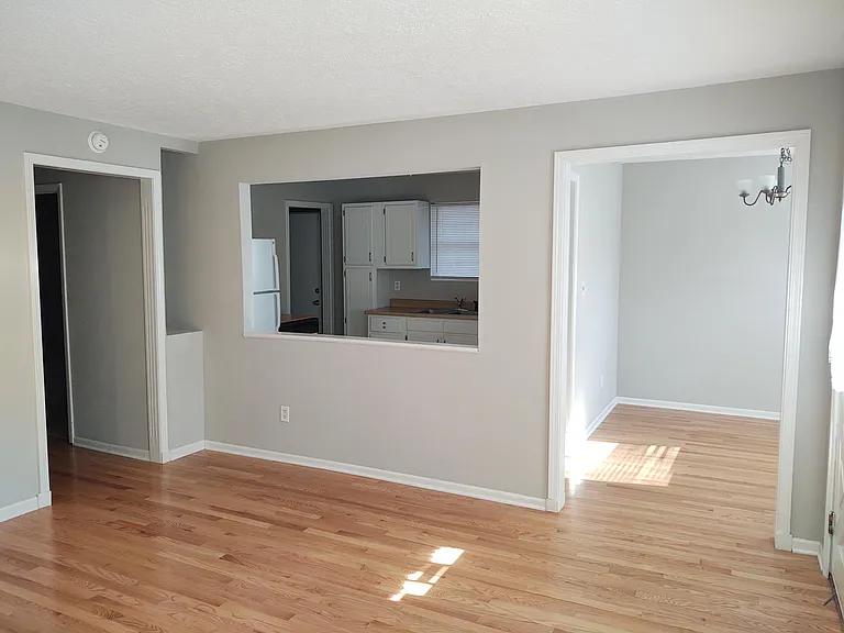 6019 Kingsley Dr — Photo 3