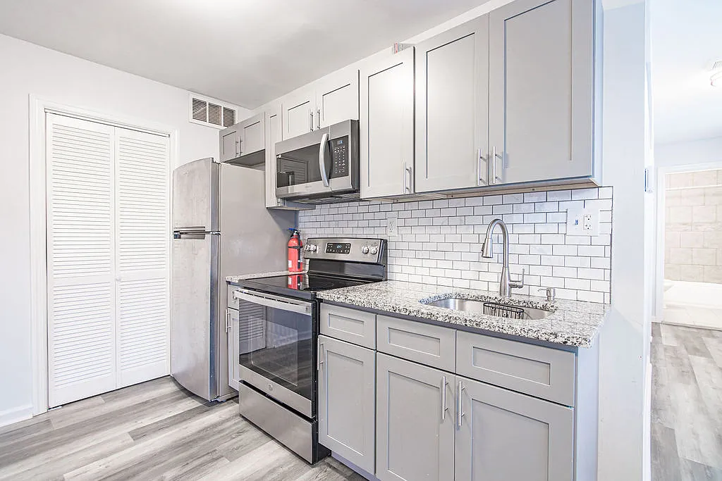 2 bed, 900 sqft, $1,350 — Photo 3