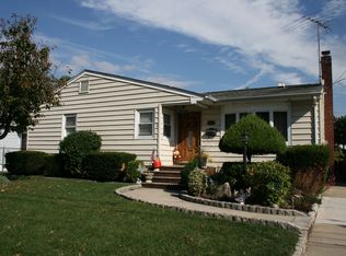 812 Smith St, Linden, NJ 07036