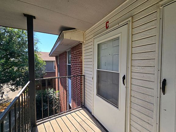 3rd image of 1703 Cedarhill Dr #C
