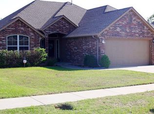 1812 NE 32nd St, Moore, OK 73160