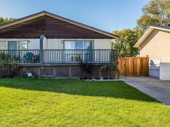 1682 E 7th Ave NE, Medicine Hat, AB T1C 1H9