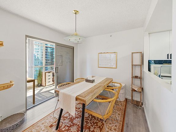 4th image of 867 Hamilton St #1705