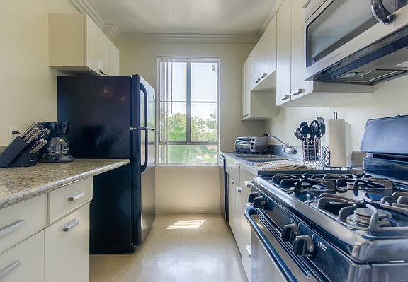 3rd image of 535 S Curson Ave APT 1H
