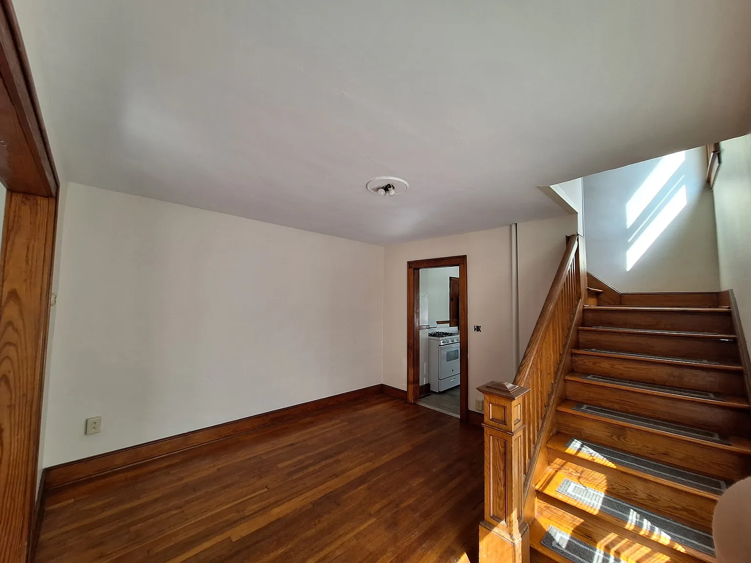 3 bed, 995 sqft, $1,400 — Photo 2