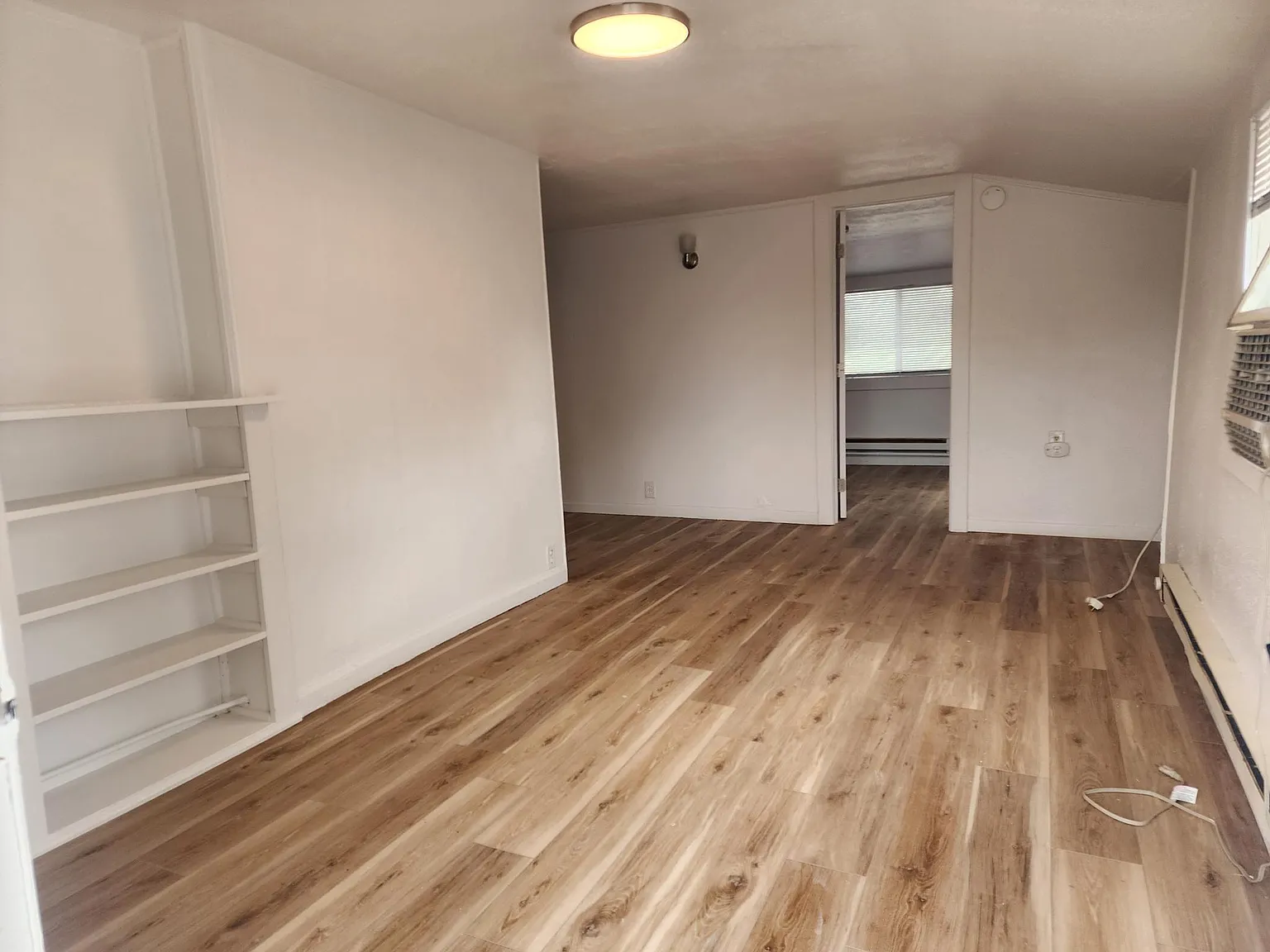 1 bed, 300 sqft, $800 — Photo 3