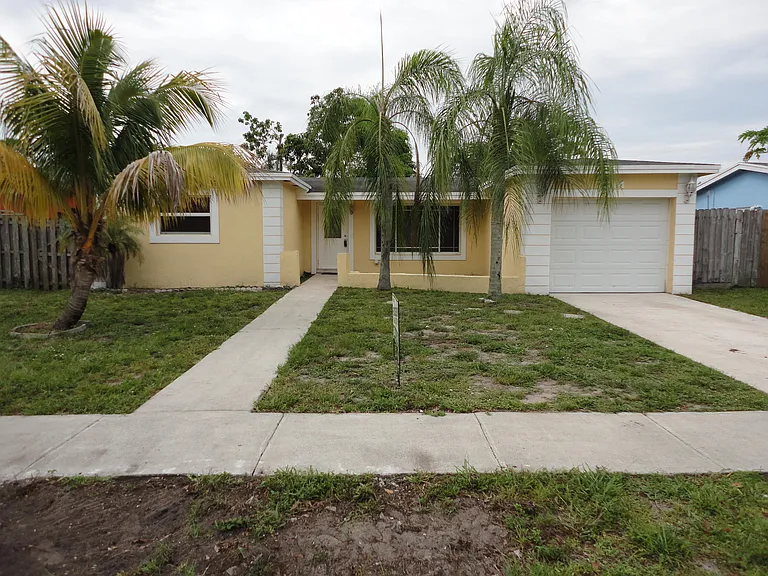 7814 NW 1st Ct — Photo 1